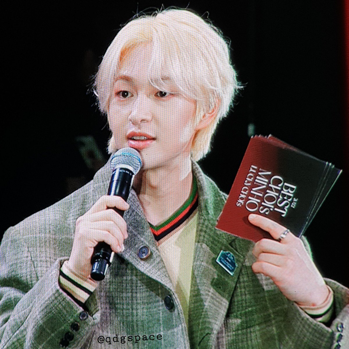 pixandpaws's tweet photo. BREAKING NEWS: The area directly surrounding Lee Jinki has just been designated a scissor free zone. https://t.co/7aXim47q1W