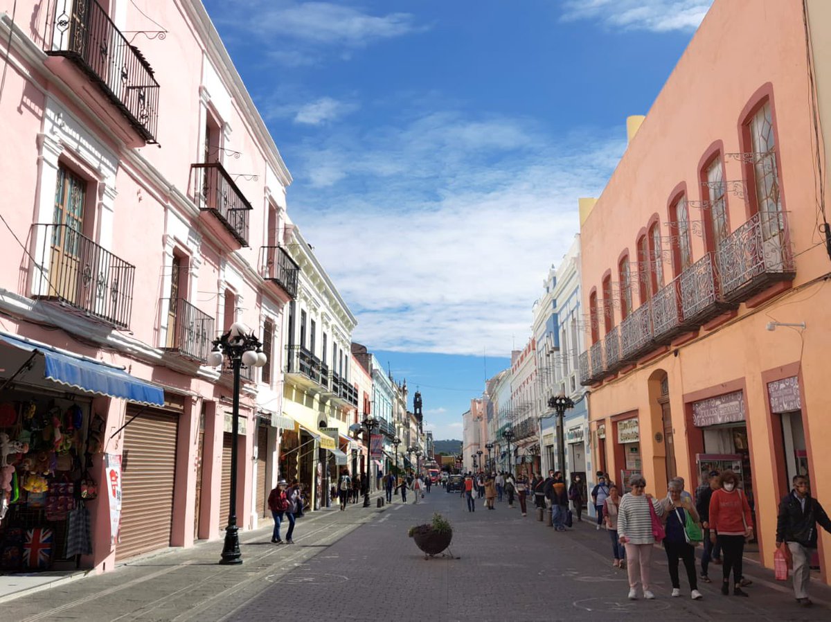 escajos's tweet photo. La 6 oriente ya es peatonal y está muy bien. Ahora nada más le faltan unos árboles y ya. Ojalá la @gerenciachpue se anime. ¿A poco no se ve mucho mejor?
Seguro el @CentroINAHPue se opone, pero yo digo que no hay que hacerle caso: son unos retrógrados, reaccionarios y algo peor. https://t.co/iMe7M2HJ6F