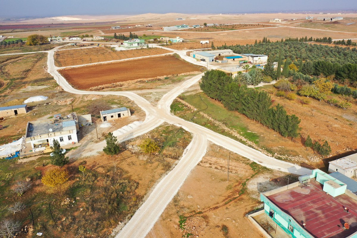 akcakalebld's tweet photo. ⚠️Mil Kırsal Mahallemize bağlı, #Dalca ve Küme Evlerin Mahalle içleri ve bağlantı yollarında #stabilize yol yapım çalışmalarımız devam ediyor. 🚧 https://t.co/2syrtoydYl
