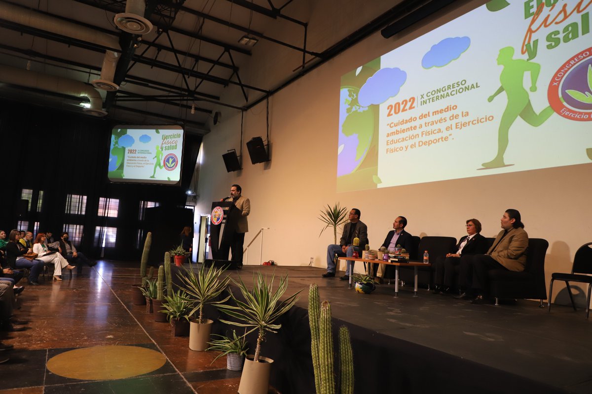 Futuros docentes de educación física participan en evento interinstitucional. 🏀📚🤩

Estudiantes de la <a href="/Enef_Sonora/">Enef Sonora</a> asistieron al X Congreso Internacional Ejercicio Físico y Salud, organizado en conjunto con <a href="/SoyUnison/">Soy Unison</a>, <a href="/UES_MX/">Universidad Estatal de Sonora (UES)</a> e <a href="/itson/">ITSON Universidad</a>.