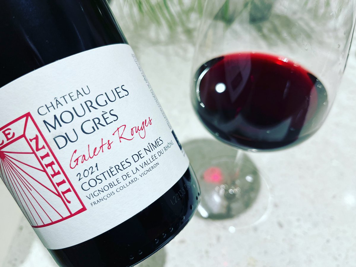 Cheeky glass of red after work #galetsrouges #chateaumourguesdugrès #costieresdenimes #rhone #syrah #grenache #marselan #mourvedre #nysa #shoplocal