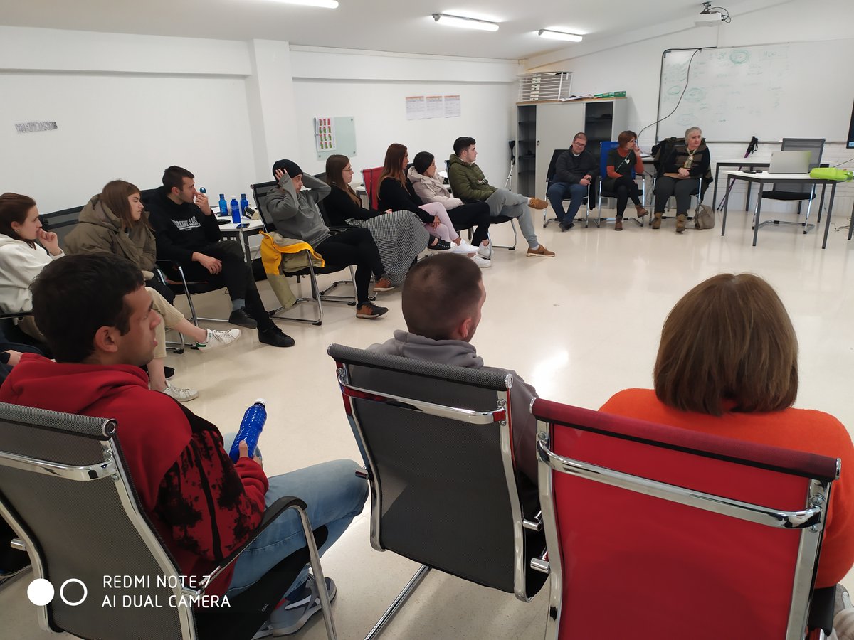 agisasgipuzkoa's tweet photo. Azkoitian egon gara, elkarte desberdinen garrantziaren inguruan sentsibilizatzen. Vicente, Esther eta Maribel-en lekukoak eskertzen ditugu.
#Hedatuz #Programak #Sentsibilizaziosoziala #Eztabaidak https://t.co/Hw5UrZ0iqd
