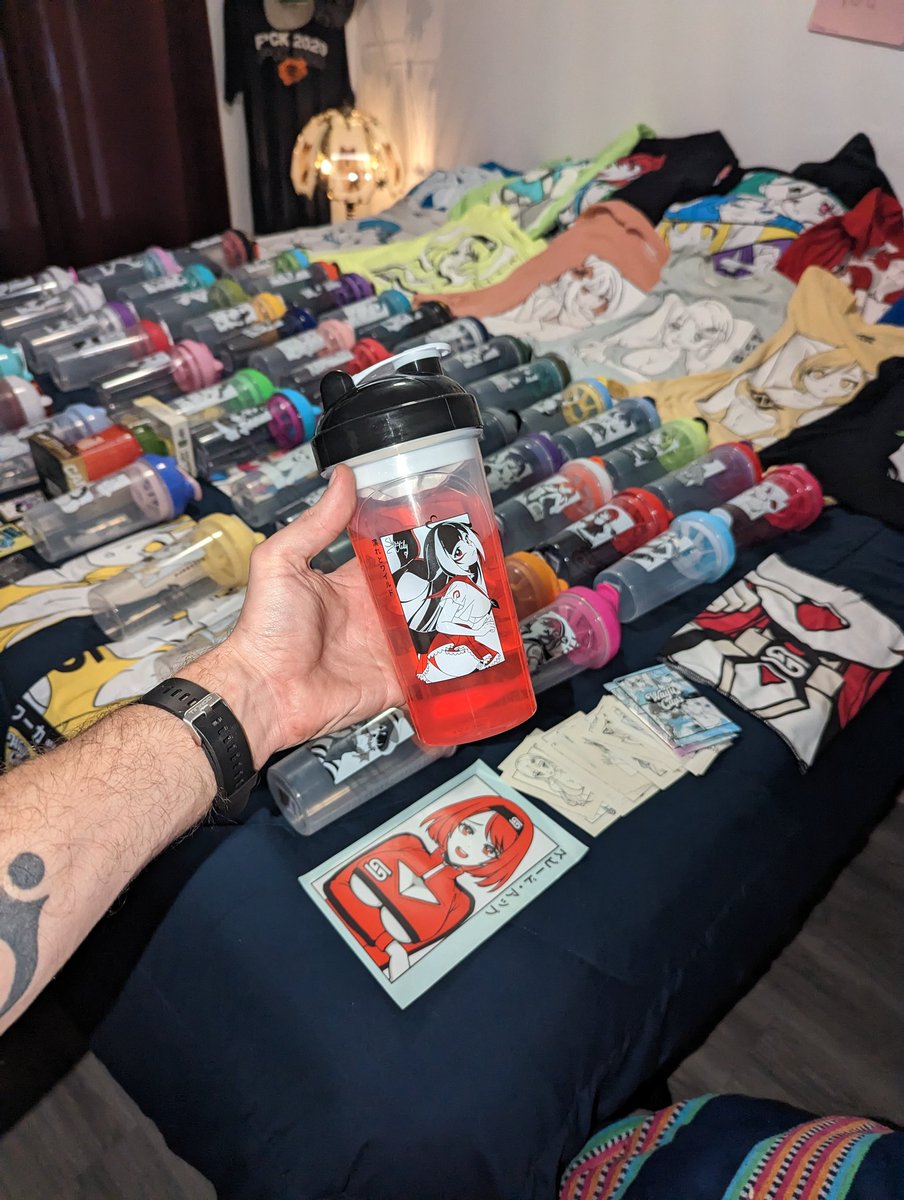 MechanicalMouse's tweet photo. I consider the Cammy collectible a waifu as well, do I get bonus points for the ridiculous bedside lamp? @GamerSupps @Waifucups https://t.co/uBcuj9H5Wa