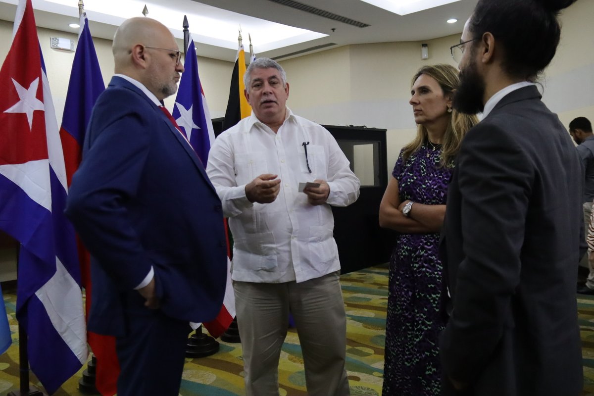 UNEP_LatAm's tweet photo. El Corredor Biológico en el #Caribe, una iniciativa conformada por 🇨🇺🇩🇴🇭🇹🇯🇲 que refuerza la conectividad de ecosistemas marinos y terrestres, celebra 15 años y mira hacia el 2030 definiendo prioridades de conservación e identificando amenazas. Más en https://t.co/4RDBdWgu64 https://t.co/9QEJblYk63
