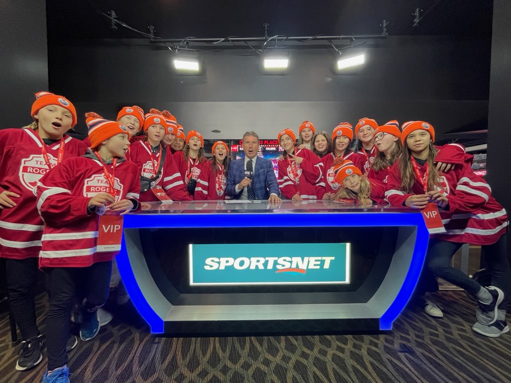 GenePrincipe's tweet photo. Pleasure to meet these young ladies on Monday night @NHL game between Caps/Oilers. They were drafted in the Team @Rogers Community Draft. You get a free toque/welcome kit. A chance for $150 for fees and more.#TeamRogers
https://t.co/xF9QrD4IV2 https://t.co/BJWILSiow1