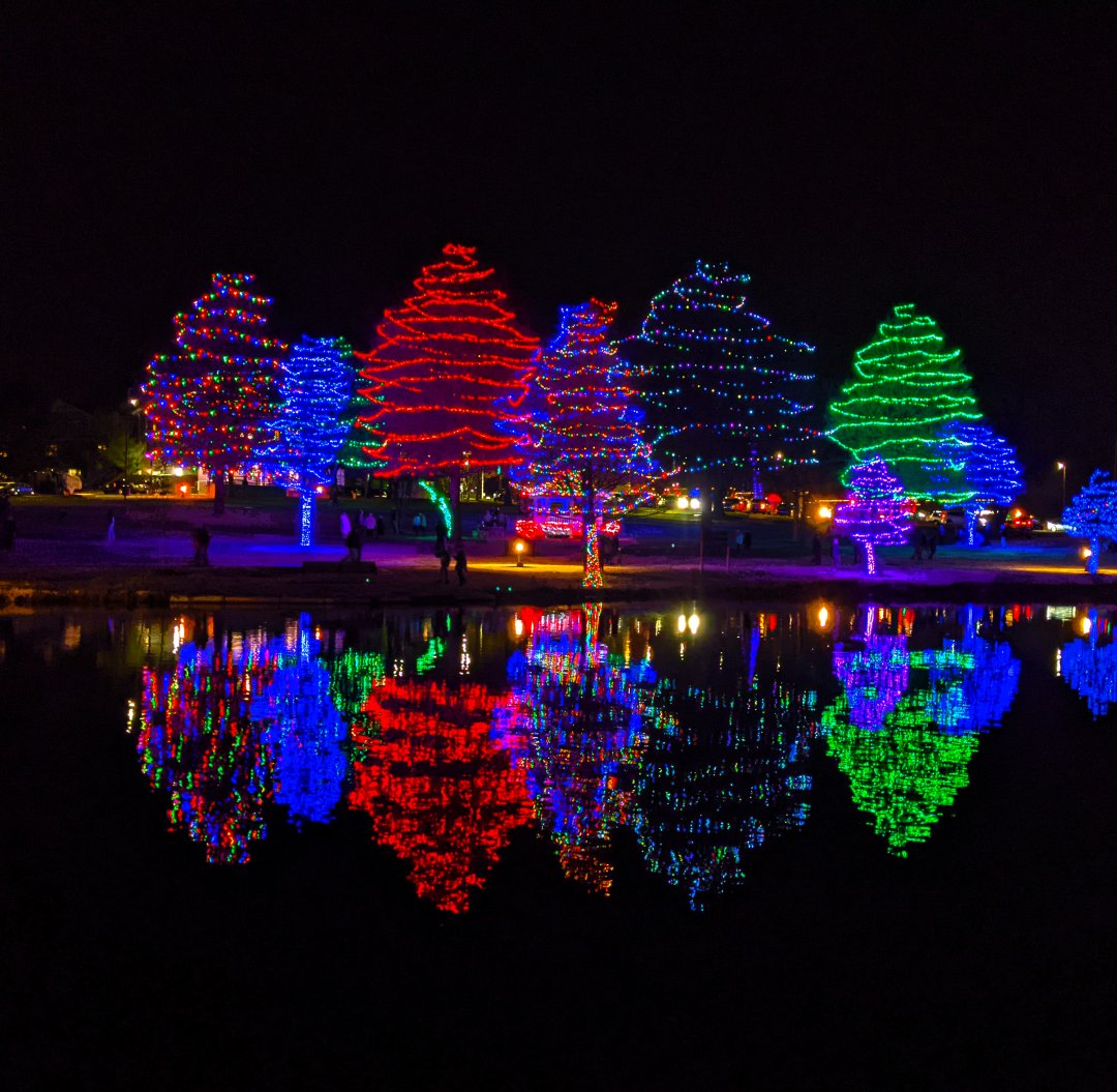 leessummitgo's tweet image. Holidays are wonderful, but they can cause inflation of the waistline and keep us cooped up. Here&apos;s our guide to seven outdoor holiday events to keep you happy, healthy and hiking (or at least walking) in Greater Kansas City. bit.ly/3VDygSz
#kansascity