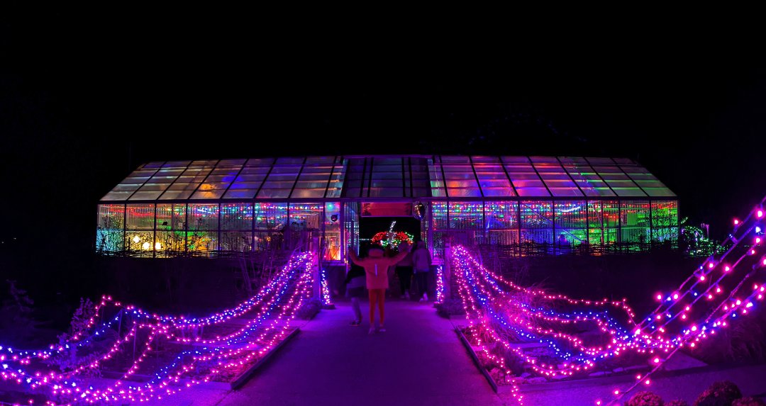 leessummitgo's tweet image. Holidays are wonderful, but they can cause inflation of the waistline and keep us cooped up. Here&apos;s our guide to seven outdoor holiday events to keep you happy, healthy and hiking (or at least walking) in Greater Kansas City. bit.ly/3VDygSz
#kansascity