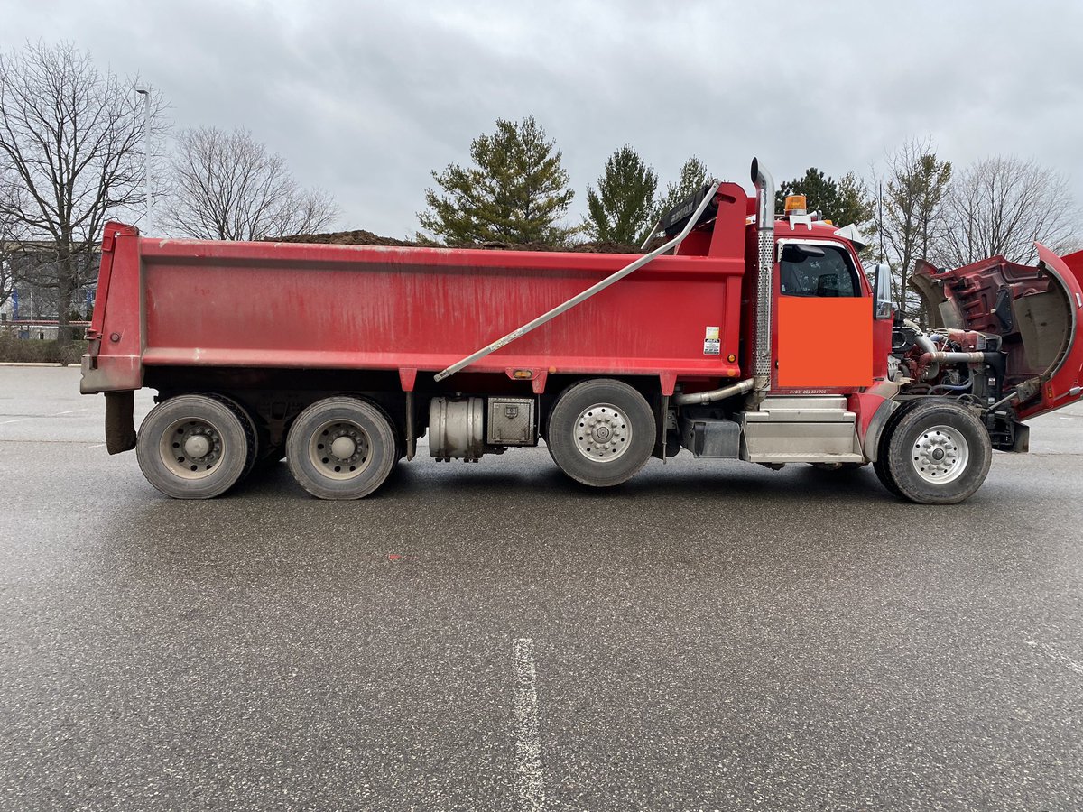 CstTaraso9345's tweet photo. Another #SPIF #DumpTruck stopped for not playing by the rules.  Driving down Bronte fully loaded, tarp not deployed; lift axle up.  

Truck overloaded on its axles, gross allowable &amp; tires.

Failing to use the lift Axle when loaded costs the taxpayer in xtra road repair. #CHARGED https://t.co/QZfS5XUI6A