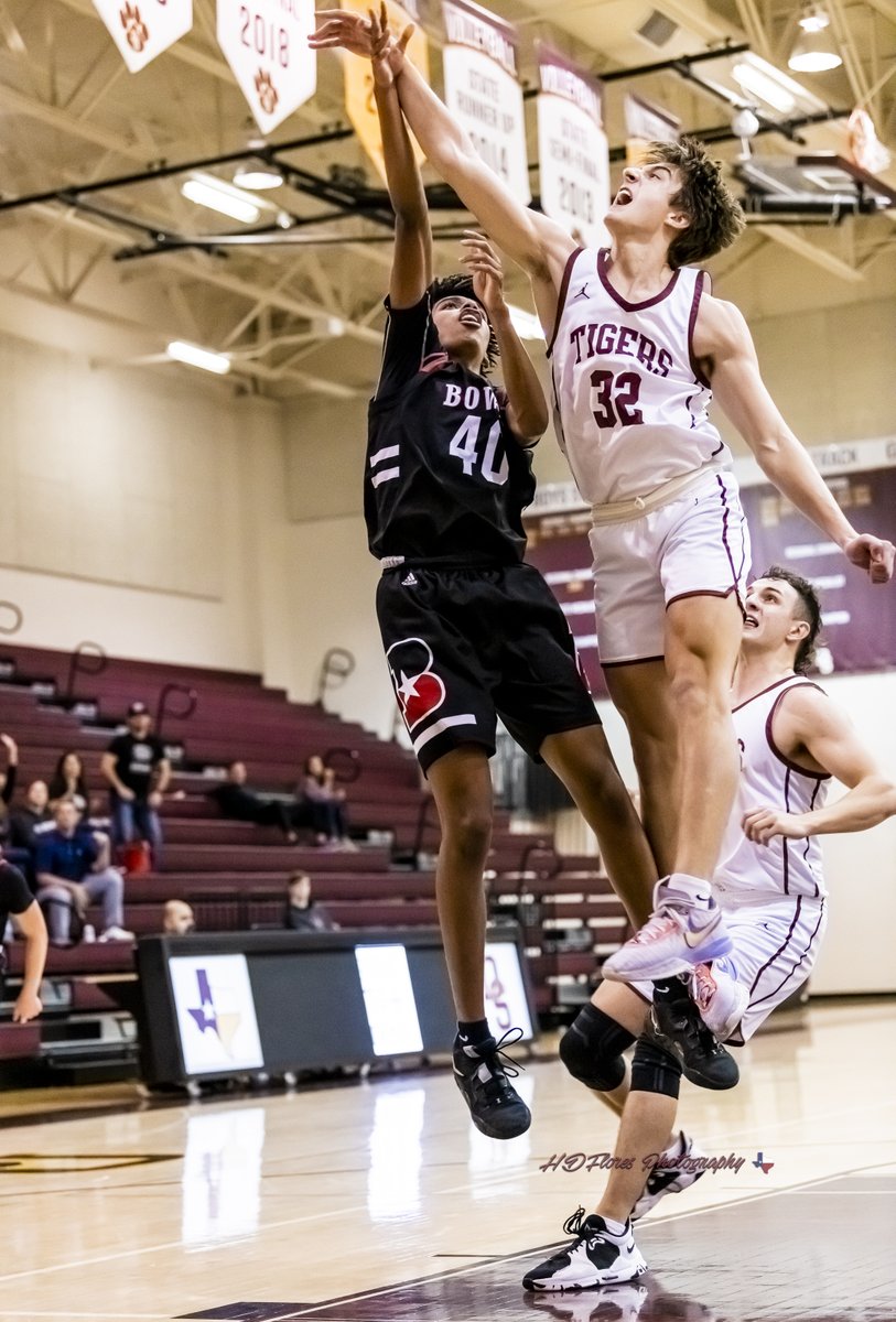 Bowie Boys Basketball BOOSTER Club (@BowieBasketbal1) on Twitter photo 2022-12-07 21:08:11 The Bowie Bulldawgs with the win at District opener in Dripping Springs. Final 76-75 Dawgs!!!🏀🐾 @AISDBowie @FlxAtx @DCTBasketball @hdfphoto The Bowie Bulldawgs with the win at District opener in Dripping Springs. Final 76-75 Dawgs!!!🏀🐾 @AISDBowie @FlxAtx @DCTBasketball @hdfphoto