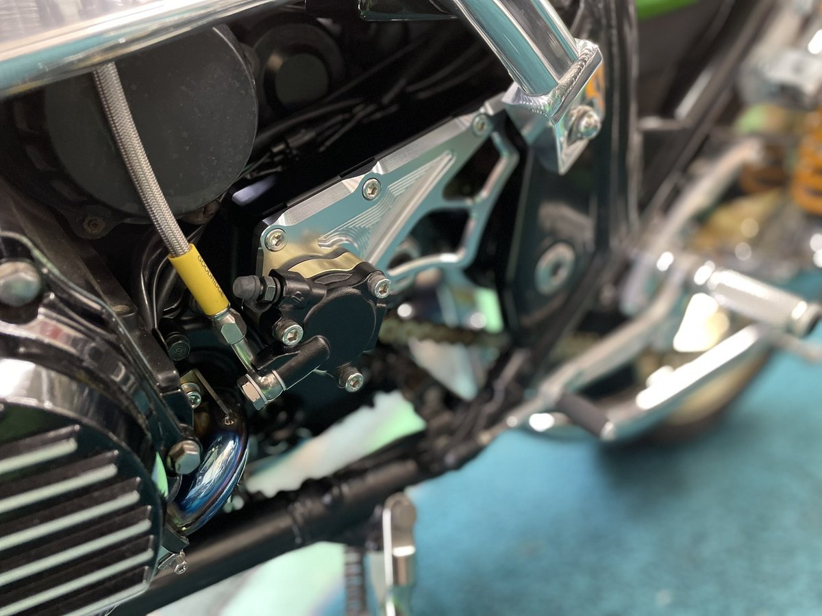 buzz_bikeshop's tweet photo. #zrx1100 #zrx1100カスタム #kawasaki
朝からテンション上がるサトウ様のcustom❤️🔥
#スケルトンクラッチカバー #コワース
ドラム式の洗濯機の中をずっと見ていられる感覚に陥る🤤
奥様の🏍と2shotも🔥かっこい❤️🔥
#ケイファクトリー #ohlins #galespeed #brembo #sunstar #babyface #coerce #buzzlab https://t.co/4hkPm2YTRW