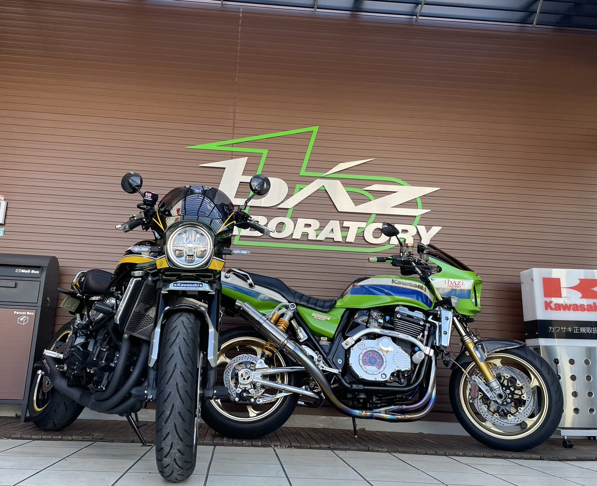 buzz_bikeshop's tweet photo. #zrx1100 #zrx1100カスタム #kawasaki
朝からテンション上がるサトウ様のcustom❤️🔥
#スケルトンクラッチカバー #コワース
ドラム式の洗濯機の中をずっと見ていられる感覚に陥る🤤
奥様の🏍と2shotも🔥かっこい❤️🔥
#ケイファクトリー #ohlins #galespeed #brembo #sunstar #babyface #coerce #buzzlab https://t.co/4hkPm2YTRW