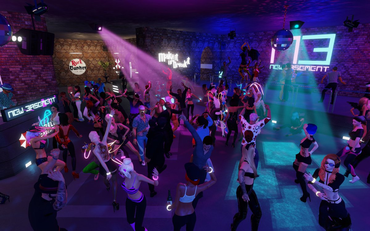 chloe3dx's tweet photo. #3DXChat #UmbrellaCoop #MIOBI The #NewBasement is on fire! And so are the DJs \o/ https://t.co/nzGbakwrxk