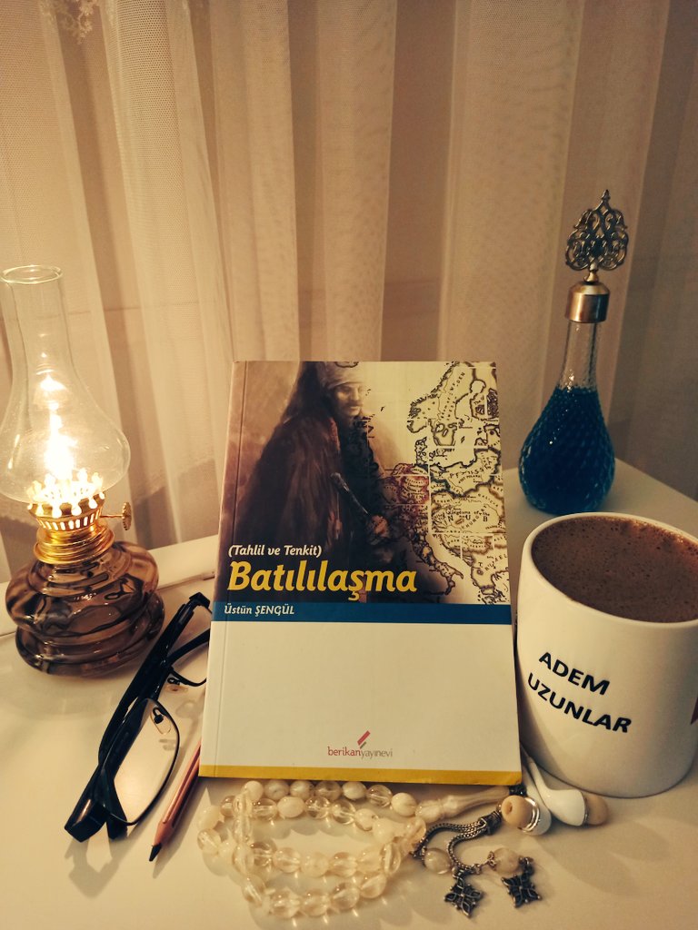 TARUMAR__61's tweet photo. "Batı'nın silahlı saldırısını püskürtmüş, batılılaşma sevdasından kurtulamamıştık." Cemil MERİÇ
🎵🎼#kayahan #kitap #müzi̇k #kahve #kitapokumak #kitaplar #batı #garp #batılılaşma #benzemek #tahlil #tenkit #kitapseverlertakipleşiyor  #booklovers #gazlambası #nostalji #okuma #gece https://t.co/TdTmXgp9yM