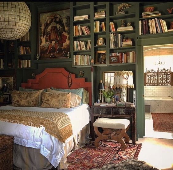 ElliottBlackwe3's tweet image. Bookish bedrooms are the best kind, as I cannot sleep unless I'm surrounded by books.