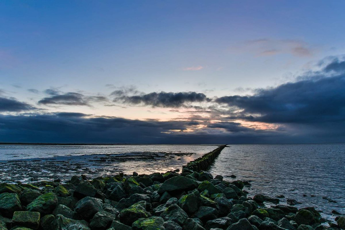 Op de pier Holwerd. <a href="/ItFryskeGea/">It Fryske Gea</a> <a href="/HolwerdaanZee/">Holwerd aan Zee</a> <a href="/waddentweets/">Waddenvereniging</a> <a href="/DSunsets/">DutchSunsets</a> <a href="/wadfotografen/">WADDENFOTO'S</a> <a href="/mooieluchten/">mooieluchten</a> <a href="/WerelderfgoedWZ/">Waddenzee Werelderfgoed</a>