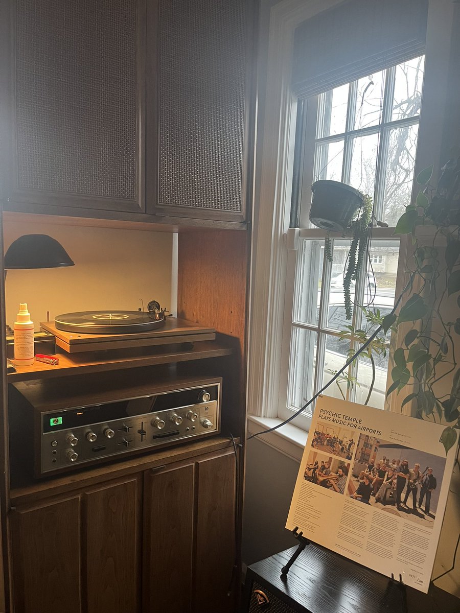 RobPeoni's tweet image. Corrected a wrong from six years ago when I worked at @JoyfulNoiseRecs and picked up the repress of Psychic Temple Plays Music For Airports. Bless you, @schlarb. I needed this brain break today. 💕🧠💙 #Eno #BigEgo