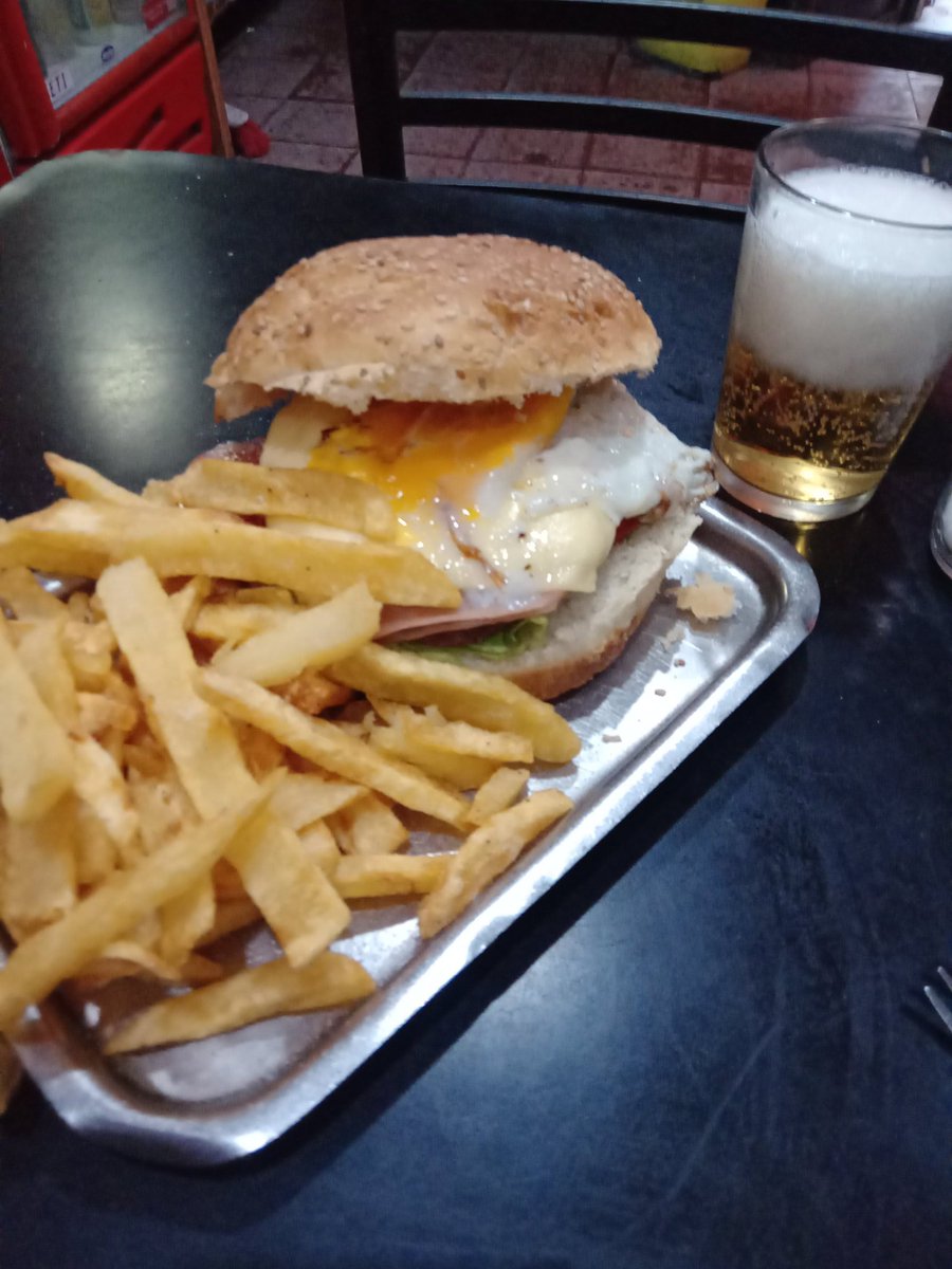 Cuchufffo's tweet photo. #Almuerzo 🍽 y se sigue!!🍻🍻😉👋

#CFKLPQTP 

#CFKDELINCUENTE 

#CFKCondenadaA6Años https://t.co/ig4ZuZZWxX