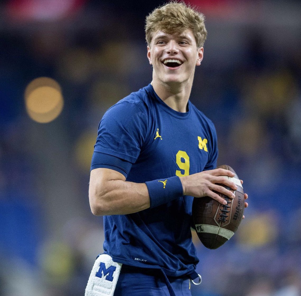 JJOneOfOne's tweet photo. Chiefs QB Patrick Mahomes was asked in a recent interview which college QBs he thinks will be NFL stars:

“JJ McCarthy. Every time he has the ball in his hands it’s special. When I see #9 in Maize and Blue I see a young Patrick Mahomes — except he’s way better than I was at 19.” https://t.co/qAPgPEOLR7