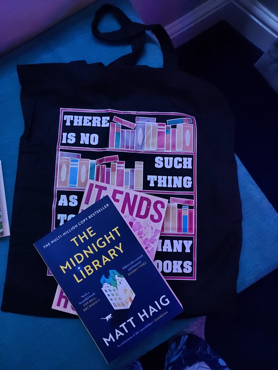 KingswayLibrary's tweet image. Miss Poulton recieved this lovely gift today from a fellow school librarian in Newcastle. I&apos;m finally getting to read one of the Colleen Hoover books that you&apos;ve all be raving about. The Midnight Library has been on my wish list for ages too. #secretelf #elfster