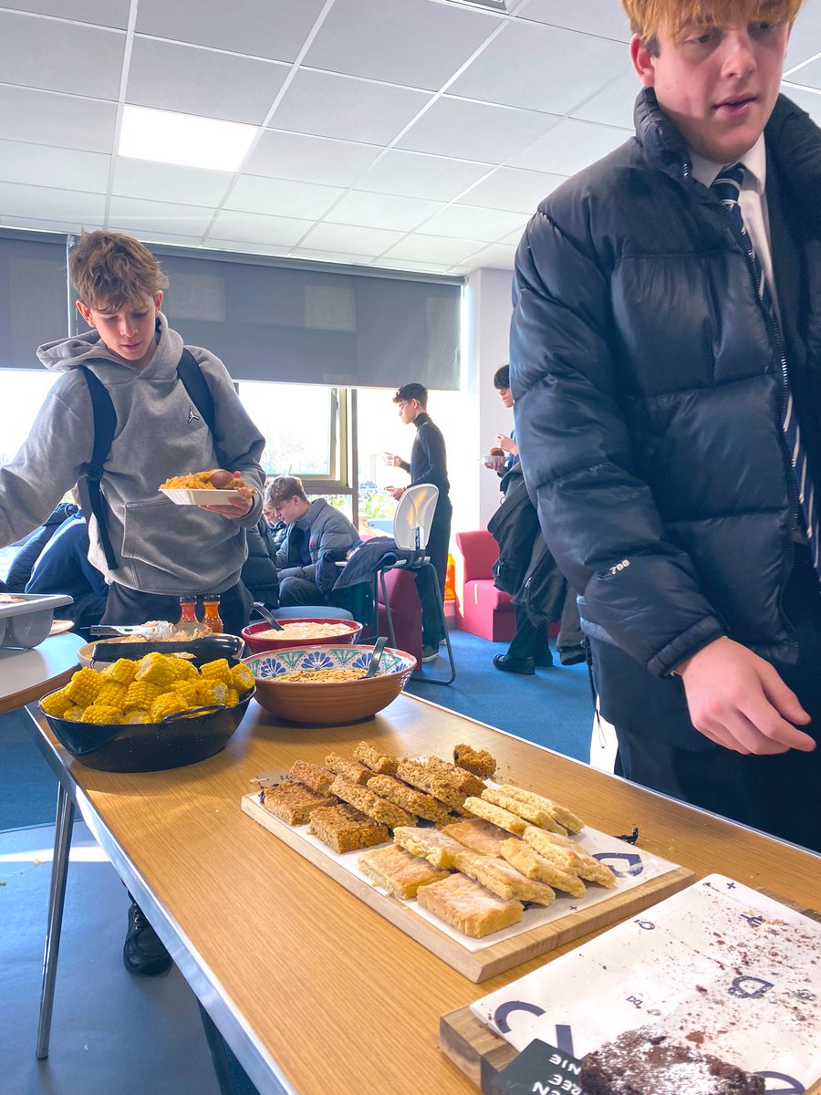Humanities_THS's tweet photo. Year 11 also enjoyed a delicious buffet during #SixthFormerForADay 🥙🍟🧁 https://t.co/F5y9Q6hMgz