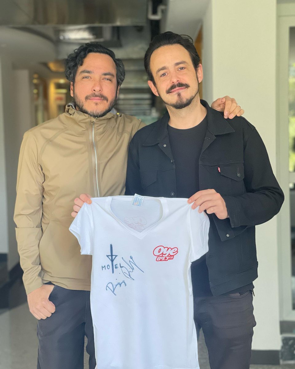 Oye897's tweet photo. @motelmx nos visitó en #Oye 89.7 FM para hablarnos sobre su más reciente sencillo #MorirAquí 🤩🔥 Cantaron un adelanto de #PorSiempre que se estrena mañana y #DimeVen 🎶🥰 https://t.co/S4eGr3eaDh