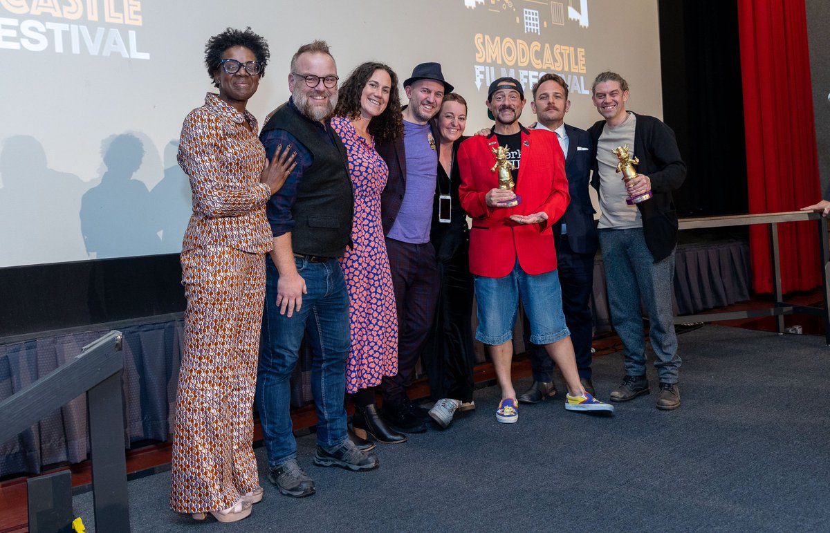 DeadOnTheVineM1's tweet image. Beautiful official pic from Smodcastle. #deadonthevine #smodcastle #kevinsmith