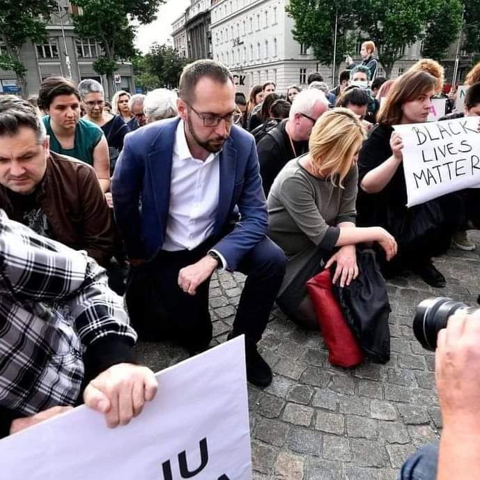 Did you forget? Zaboravili ste?
Snimamo novi film pa nas podsjetie.