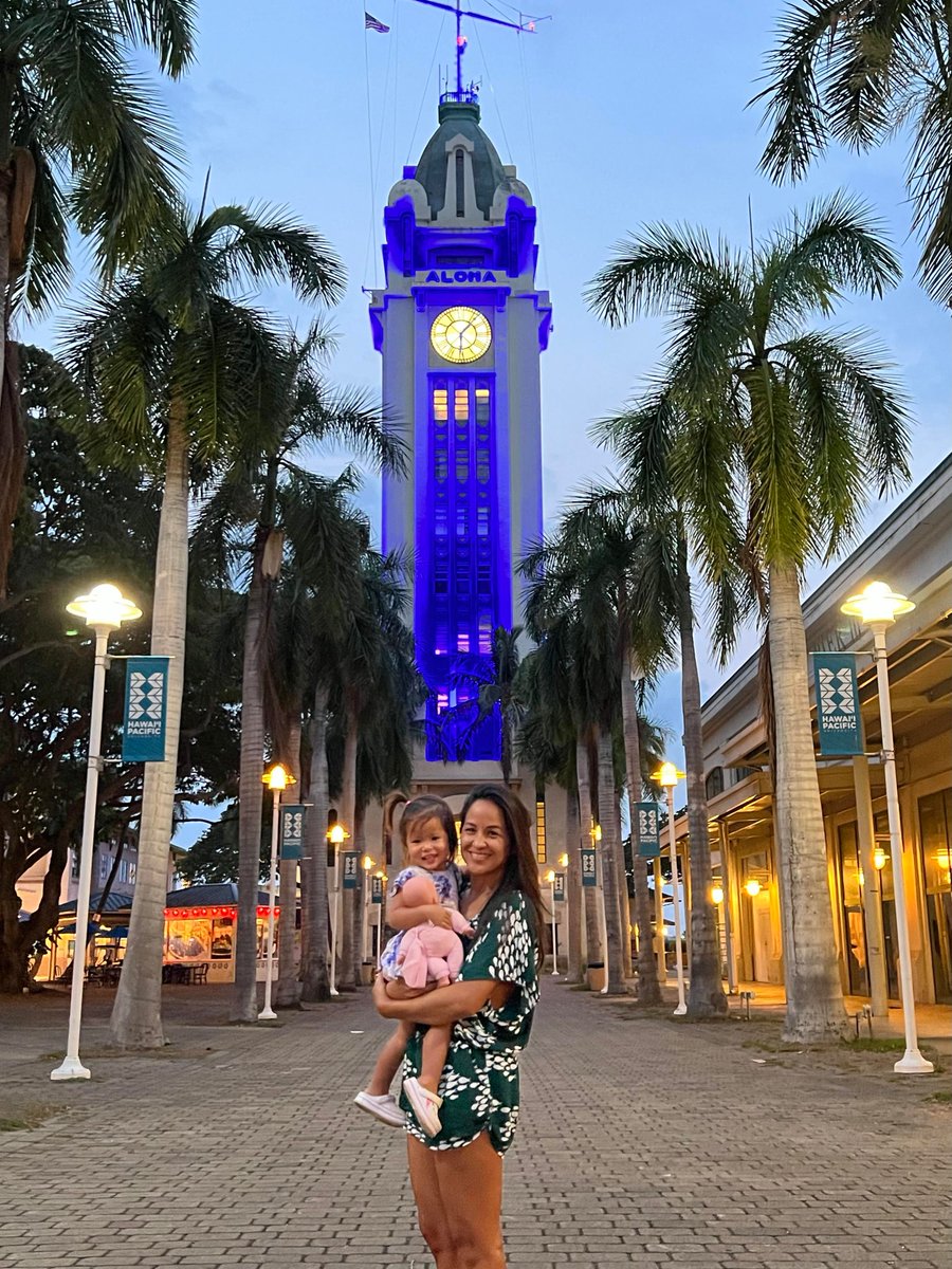 TTTSFoundation's tweet photo. The Aloha Tower started #WorldTTTSAwarenessDay just hours ago shining a light on our fight against #TTTS #TAPS, #SIUGR #TRAPsequence It also shines for Dr. Julian De Lia who dedicated his entire life to saving the lives of twins and triplets and we honor him today and always. https://t.co/8zNGUumTFf