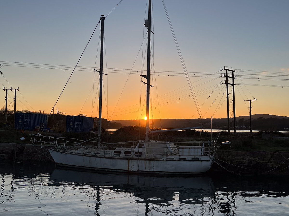JackiHicks's tweet photo. A shopping trip to Truro and home to this … #HayleHarbour ⛵️#Sunset 🌅 #Almostafullmoon 🌝 https://t.co/wf4O1ohmzp