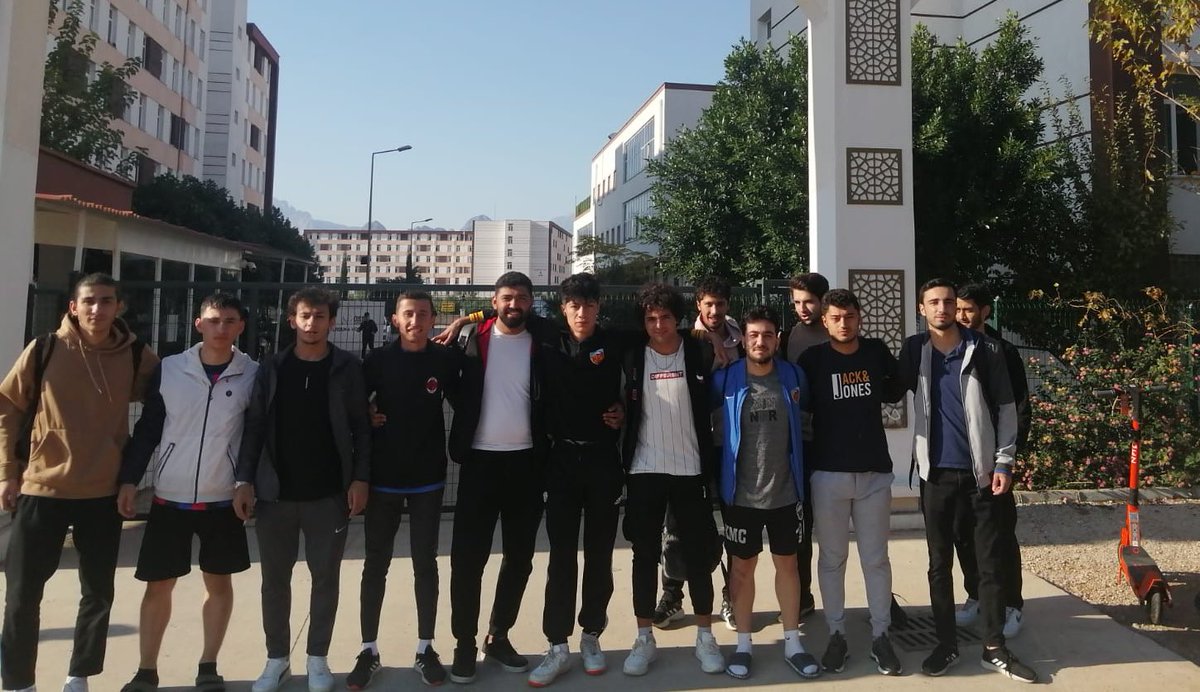 AntalyaKYGM's tweet photo. Yurtlar arası futbol turnuvasının yarı final maçlarında,Şehzade Korkut yurdu,Muratpaşa yurdunu 3-1 ilk skorla yendi ve bu sonuçla Şehzade Korkut Yurdu finale yükseldi. https://t.co/CnktvcHK9X
