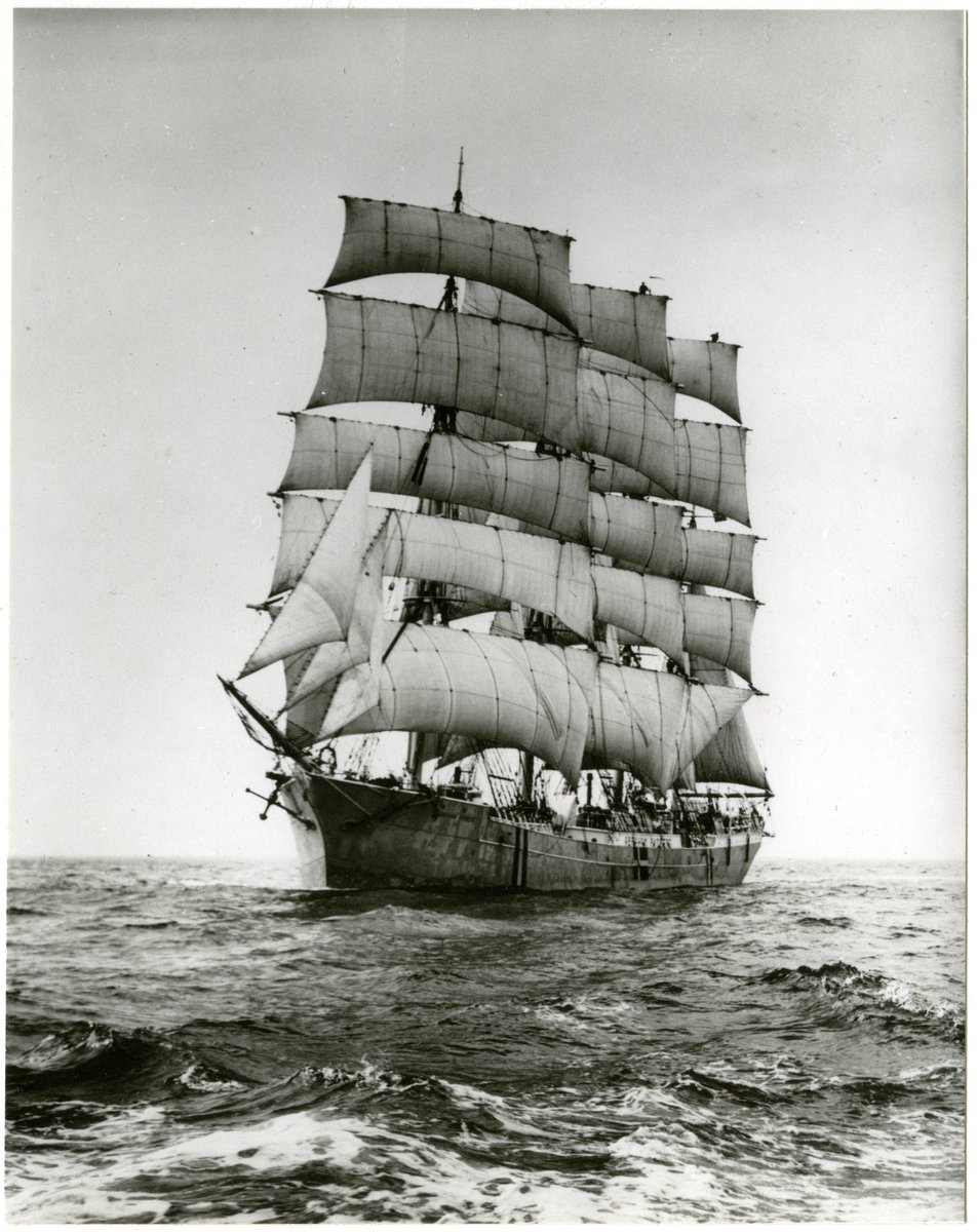 Ett mycket vackert fartyg - ”Skolskeppet ABRAHAM RYDBERG utanför New York 1940” - ett litet guldkorn från <a href="/Sjohistoriska/">Sjöhistoriska</a>’s fotoarkiv 

#Foto #Arkiv #Sjöhistoriska 

Tråd ⬇️