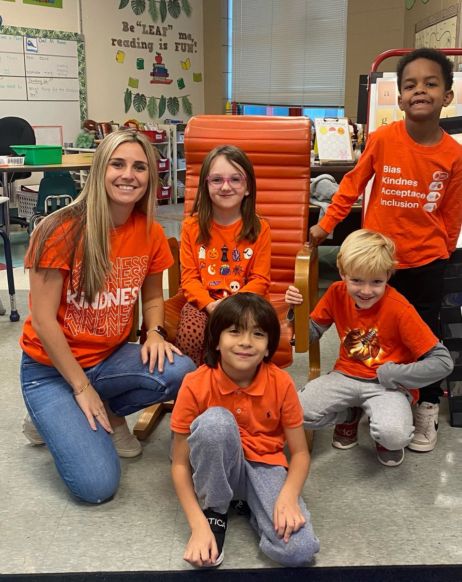 SolleyAACPS's tweet image. Our #aacpsawesome students in Ms. Mack’s class are united in orange! #unityday2022 @MsMackAACPS
