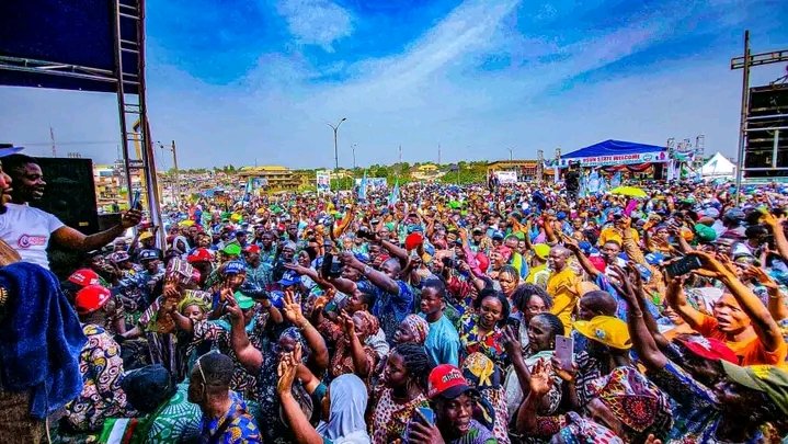 SA_Gender_Atiku's tweet photo. Nigerians are eager for a breath of fresh air. They want Atiku because he’s the most trusted to get Nigeria working again.

#RecoverOsunWithPDP #RecoverNigeria https://t.co/lfZcO5322u