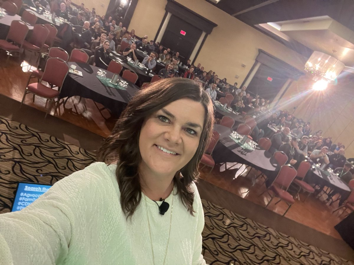 thefarmbabe's tweet photo. A #felfie (farmer selfie) with @agromartgroup in London, Ontario today! π¨π¦ Thanks for having me as your keynote! #growinginnovations #ontag #cdnag #theagromartgroup #agvocate https://t.co/RO9n8oqBDe