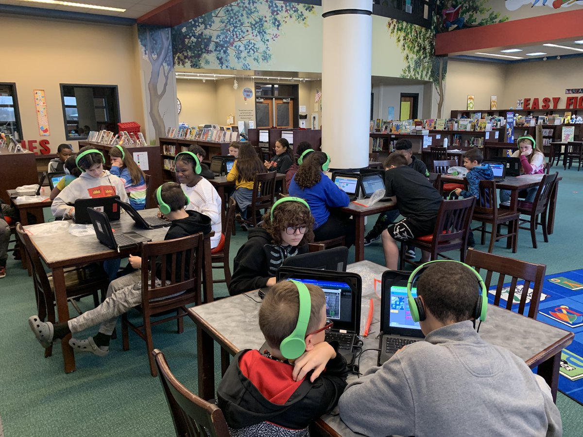 6th grade is doing a little computer coding this morning. #hourofcode <a href="/bristowelem/">Bristow Elementary</a>
