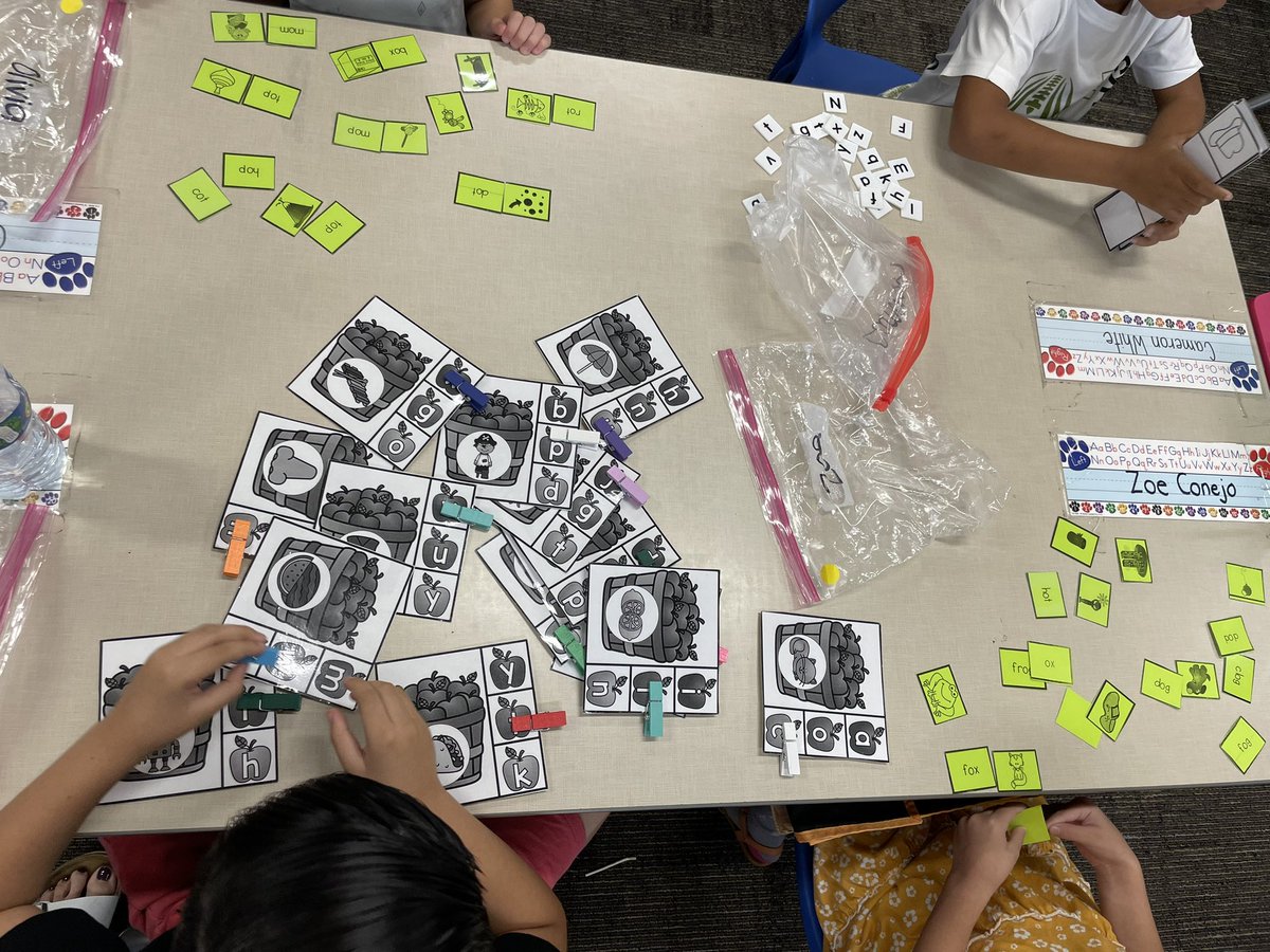 Mrs__Tilton__'s tweet photo. Switched up my word tub time to individual phonics activities that are specific to what my students need practice with…and it is working out wonderfully!!! @HorneElementary #differentiation #phonics https://t.co/h1Ky6CWytI