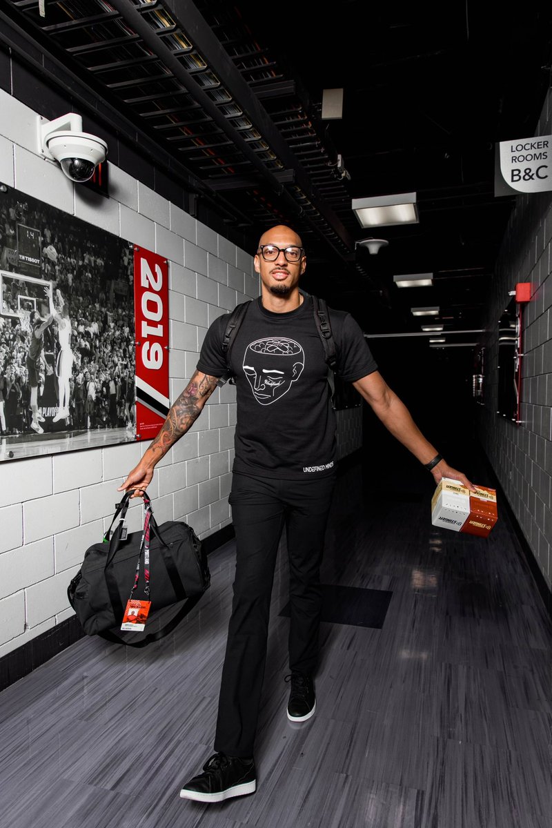 Undefined_Minds's tweet photo. @NBA &amp; @trailblazers Sports Performance Therapist, Charles Loftis rocking one of our Open Mind styled T-shirts! 
@CELoftis is in his 3rd year with the Portland Trailblazers and his 5th year overall in the NBA. 
Read more about Charles Loftis below!
https://t.co/1e4P2uH5x5 https://t.co/74c81PhdQT