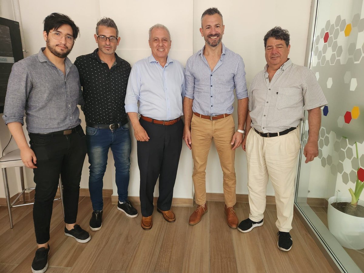BontempoHugo's tweet photo. Con nuestro equipo UCEDE avellaneda @ucedeavellaneda 👏 https://t.co/LTZCuFtavH
