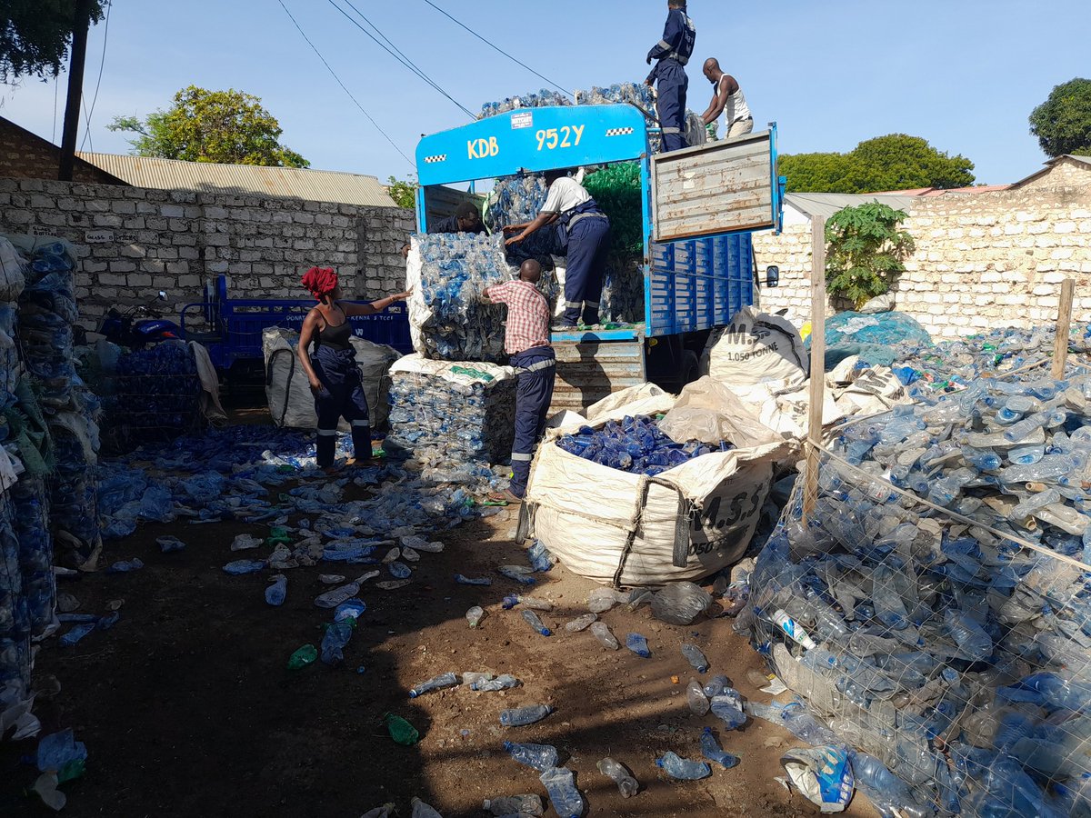 Real business of plastic waste
#circulareconomy #wasteprenuersenterprise 
#climatejustice