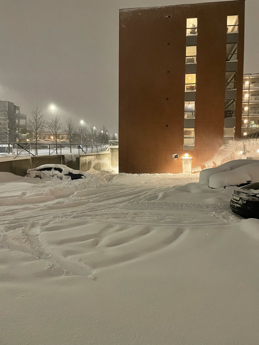The condition in Trondheim now! The #modelY driving like a champion! No problems whatsoever on the amazing <a href="/NokianTyresCom/">Nokian Tyres</a> #hakkapellita R3! #winter #snow #awd #tesla