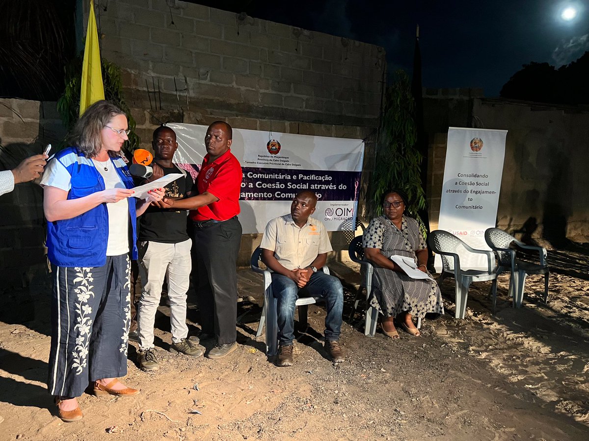 IOM_Mozambique's tweet image. IOM, supported by @USAIDMozambique + in partnership w/ Electricidade de Moçambique (EDM), inaugurates rehabilitated streetlights on 2.8 km of one of the main roads of Eduardo Mondlane community in Pemba #CaboDelgado, to promote #communitystability + #economicrevitalization.