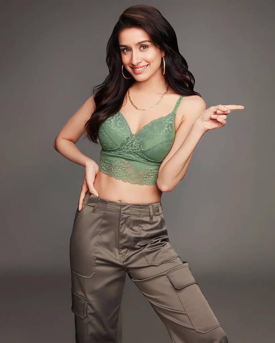 ShraddhasArmy's tweet photo. Her 🆕 AD 😍
#ShraddhaKapoor𓃵 #ShraddhasArmy #AliaBhatt #KatrinaKaif #KritiSanon
#AamirKhan #DeepikaPadukone #DishaPatani
#VarunDhawan #UrvashiRautela #AnanyaPandey #KiaraAdvani #SunnyLeoni #NoraFatehi #RanveerSingh #RanbirKapoor #AkshayKumar𓃵 #SalmanKhan𓃵 #ShahRukhKhan𓀠 https://t.co/ZM9fE9CkMq