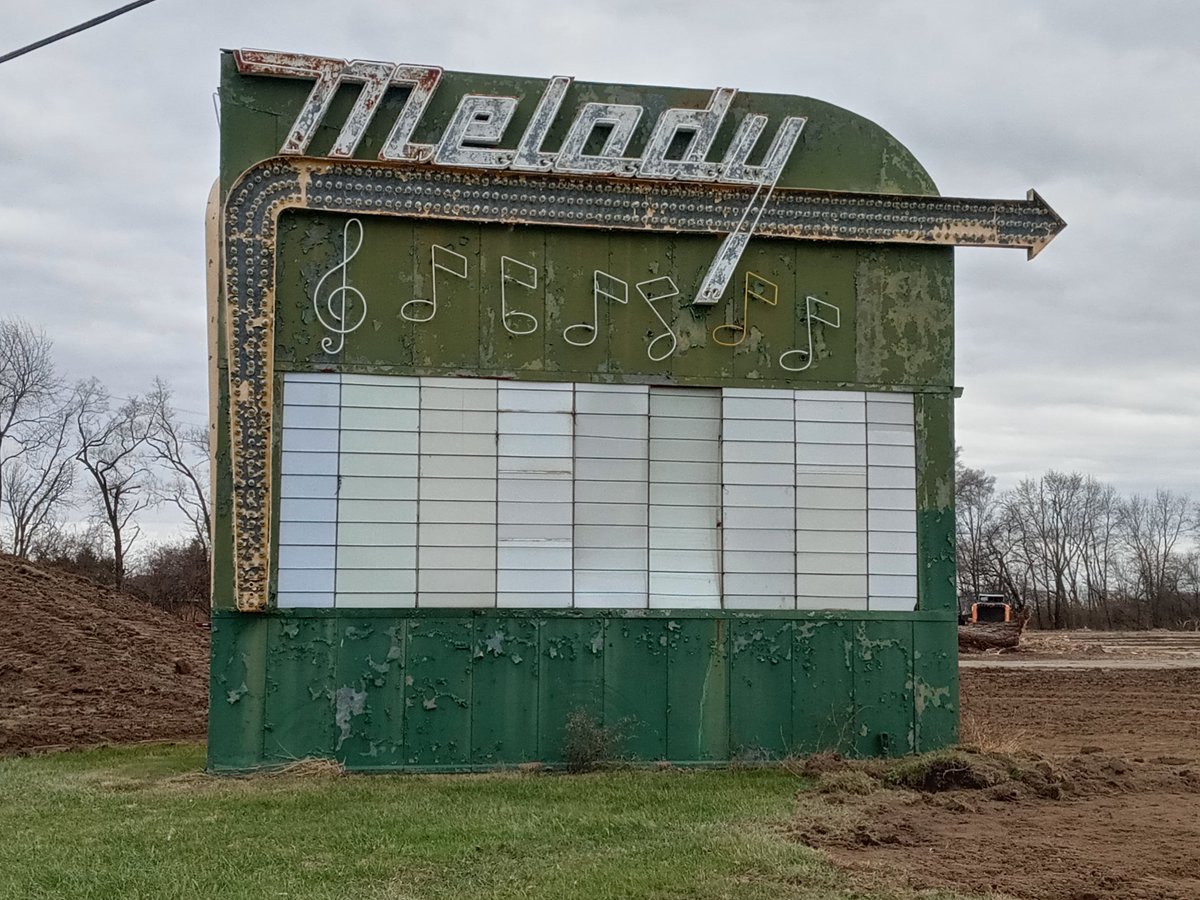 Daddygvillevlog's tweet photo. While In Ohio Went &amp; Took Some More Pictures &amp; Videos Of The Ole Melody Drive-in, Video Coming Really Soon, It Was Part Of Another Video I Was In The Process Of Making, But Making It A Stand Alone Video. #ohio #old #driveinmovie #theaters https://t.co/OWpy98WRnX