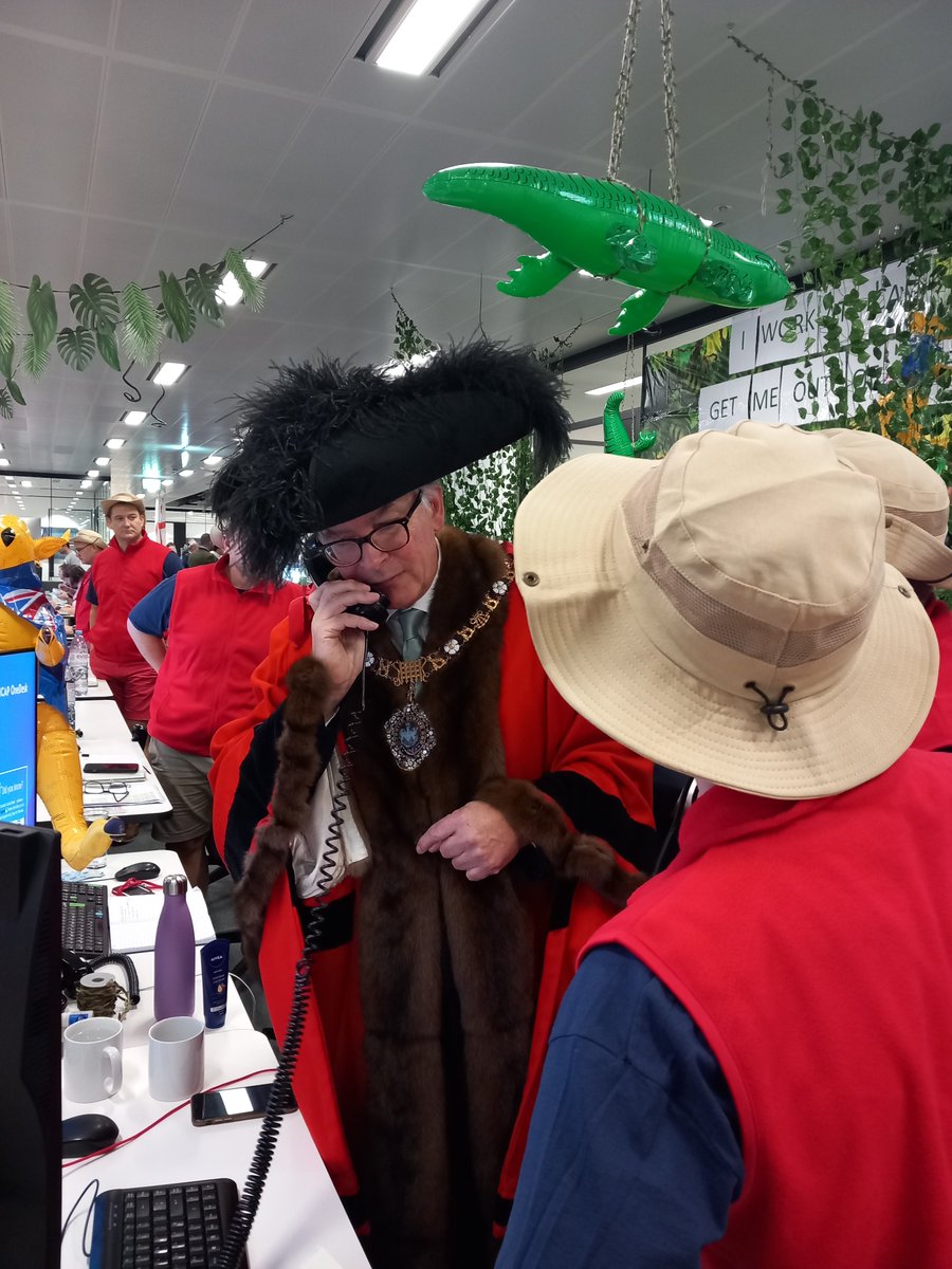 This morning the <a href="/citylordmayor/">Lady Mayor of the City of London</a> was at @TPICAPGroupPLC celebrating a fantastic #ICAPCharityDay! The Lord Mayor closed a number of deals and helped raise money for the Appeal and many other great causes! 
You can read more here: bit.ly/3uwEacc