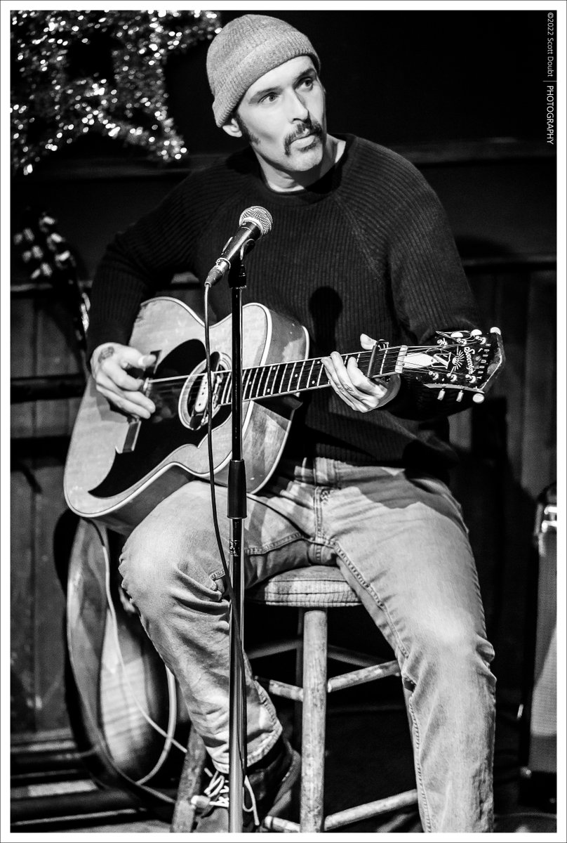 ScottDoubtPhoto's tweet photo. #GarrettMason blew my mind, like he does ever' time.  He just gets better n better. Feel lucky to catch his Tues night @BearlysHalifax gig, been far too long. ❤️🤼‍♂️🎸 📸 @ScottDoubtPhoto #BnW #NoirEtBlanc #Monochrome #LiveMusic #ConcertPhotography #Blues #RealBlues #BluesWorld https://t.co/eS5JmkupGM
