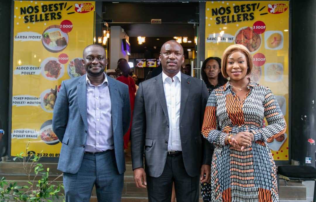 Mtoure_officiel's tweet photo. Nos entrepreneures ont du talent ! J’ai tenu à visiter le nouveau restaurant créé par Akouba Angola, fondatrice de #DabaliXpress, 1ère chaîne de fast-food à l'Ivoirienne.

J’ai autant apprécié la qualité des plats que l’enthousiasme de la chef d’entreprise. Un modèle à suivre ! https://t.co/fr6xxSDUd2