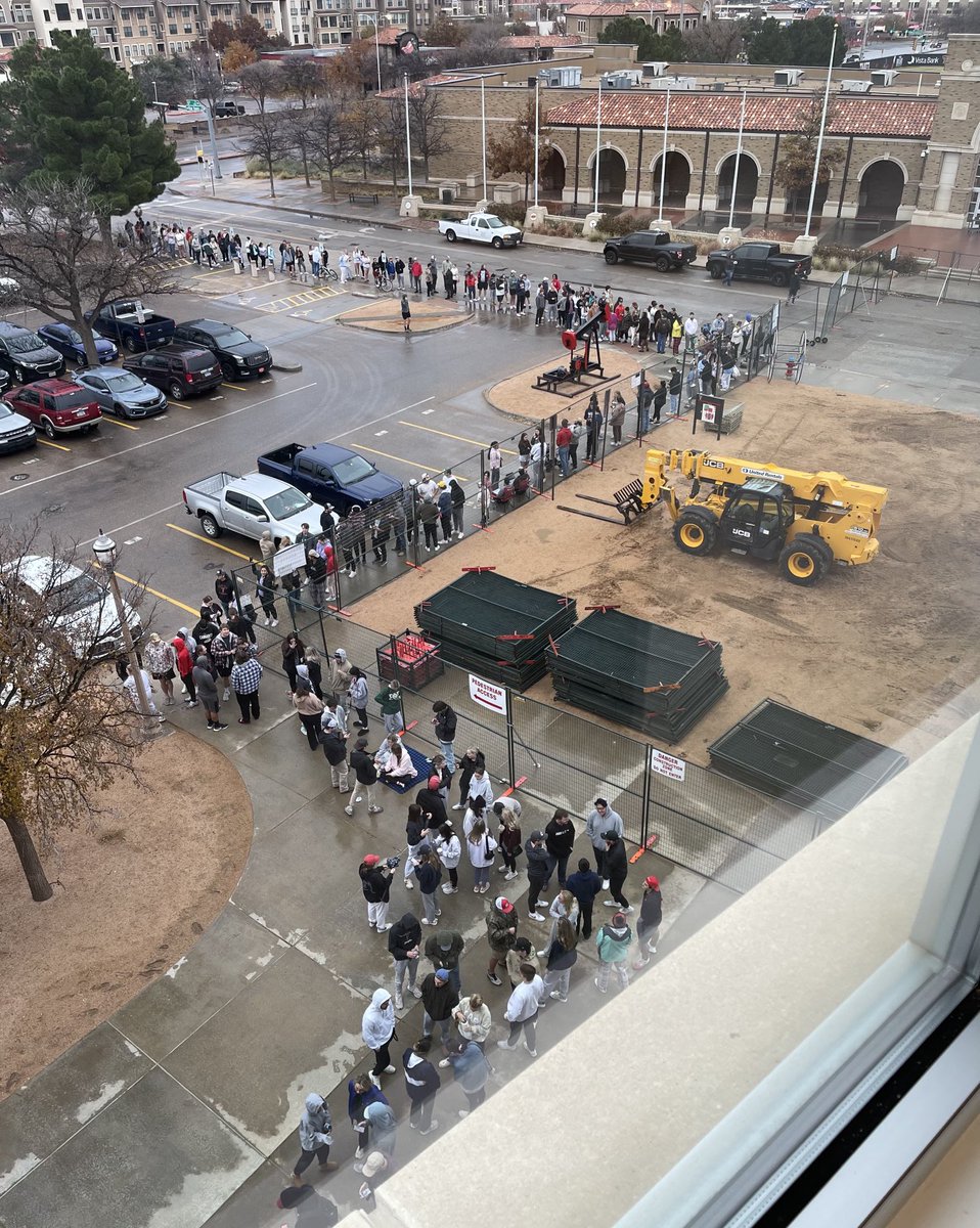 Brett_McMurphy's tweet photo. This was the line at Texas Tech before 8 a.m. today to buy tickets for Tech’s Texas Bowl game vs. Ole Miss. Ironically they’re waiting in line adjacent to what will be Tech’s $204 million football facility project, one of nation’s largest college football development centers https://t.co/FFU0C9f4LQ