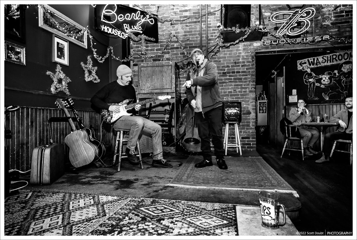 ScottDoubtPhoto's tweet photo. #GarrettMason blew my mind, like he does ever' time.  He just gets better n better. Feel lucky to catch his Tues night @BearlysHalifax gig, been far too long. ❤️🤼‍♂️🎸 📸 @ScottDoubtPhoto #BnW #NoirEtBlanc #Monochrome #LiveMusic #ConcertPhotography #Blues #RealBlues #BluesWorld https://t.co/eS5JmkupGM