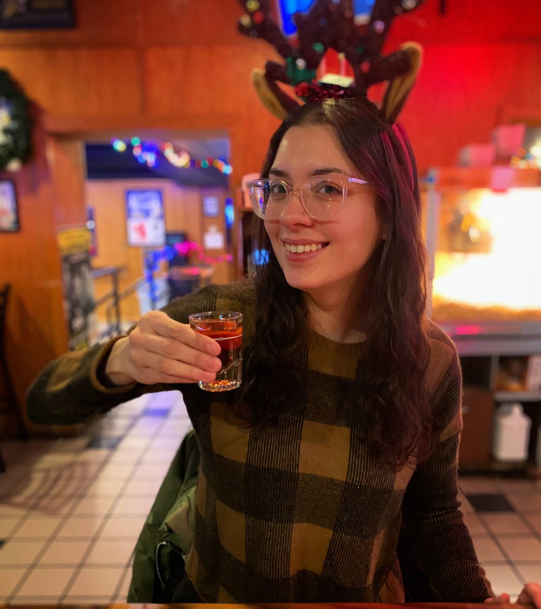 Be merry (+ berry) with this month’s shot of the month - the Merry Berry! Stacey said it’s a holly-jolly good one! 🥃🎄

#JoesPlaceIC