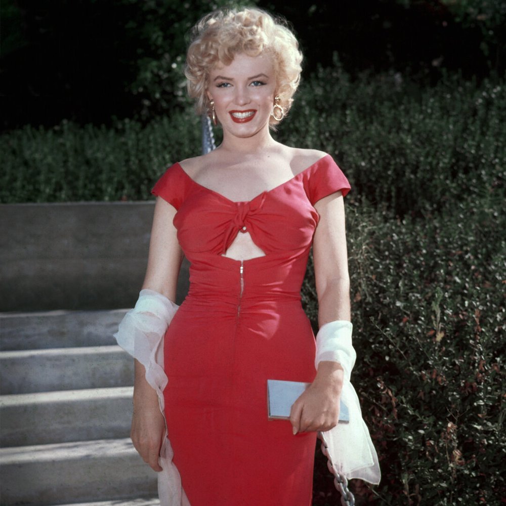 When in doubt, wear red. 💄

📸: #BernardOfHollywood

#MarilynMonroe #Red #Lipstick #Icon